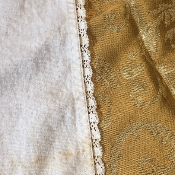 Vintage Hand Embroidered Dresser or Chest of Drawers Scarf - Picture 11 of 11